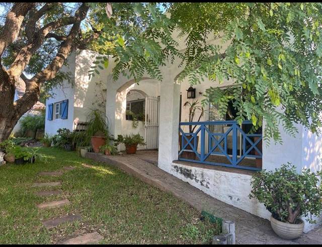 5 BEDROOM HOUSE FOR SALE IN TABLE VIEW